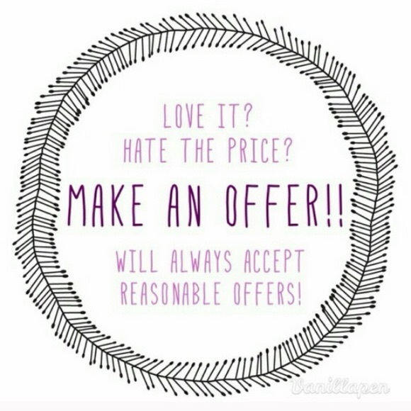 Meet your Posher, Nicole - Picture 1 of 2